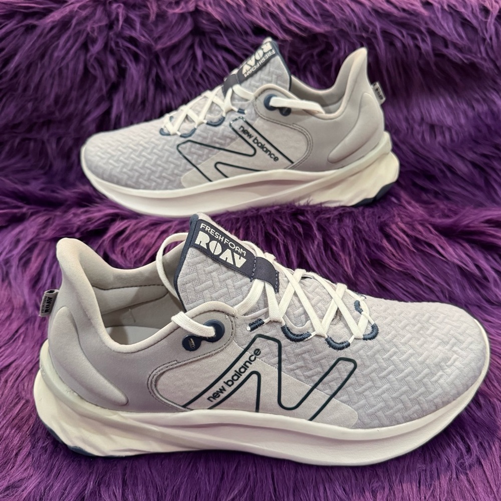 New Balance Men's Fresh Foam ROAV V2 Sneaker